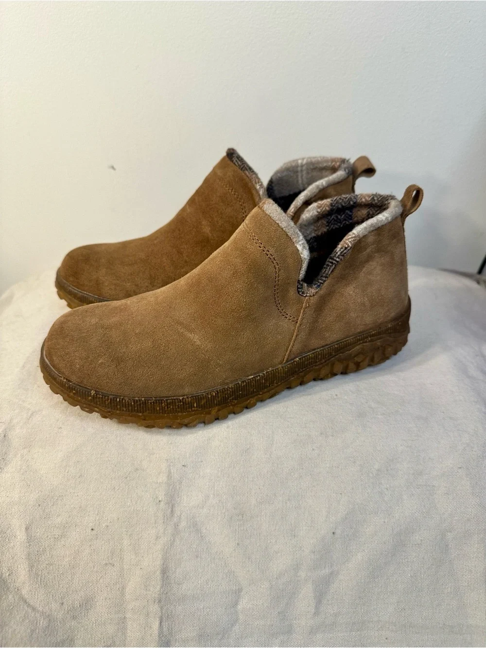 Minnetonka Northmost Suede Ankle Boots Dusty Brown 7